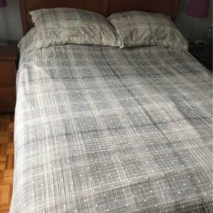 Queen bed cover